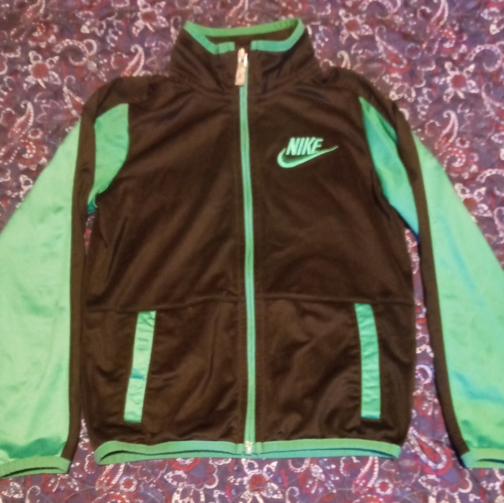 Boys Size 7 Nike zip up jacket